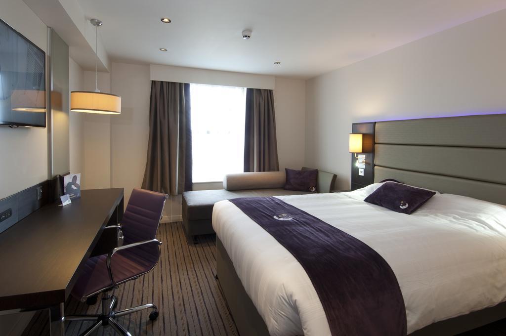 Premier Inn Northampton West - Harpole Room photo
