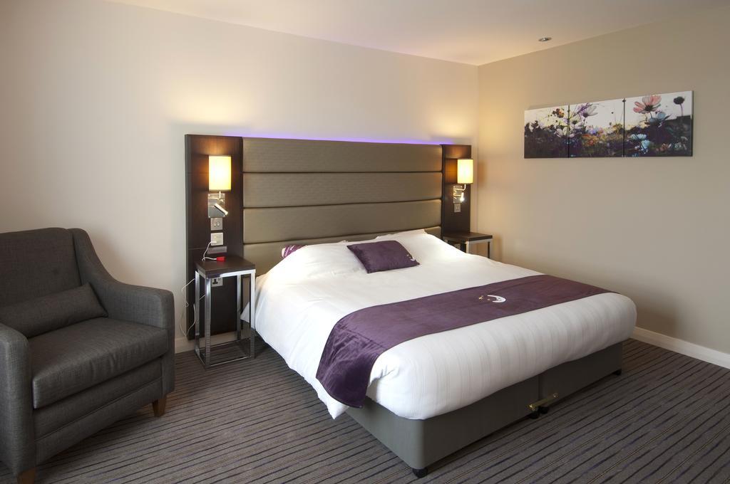 Premier Inn Northampton West - Harpole Room photo