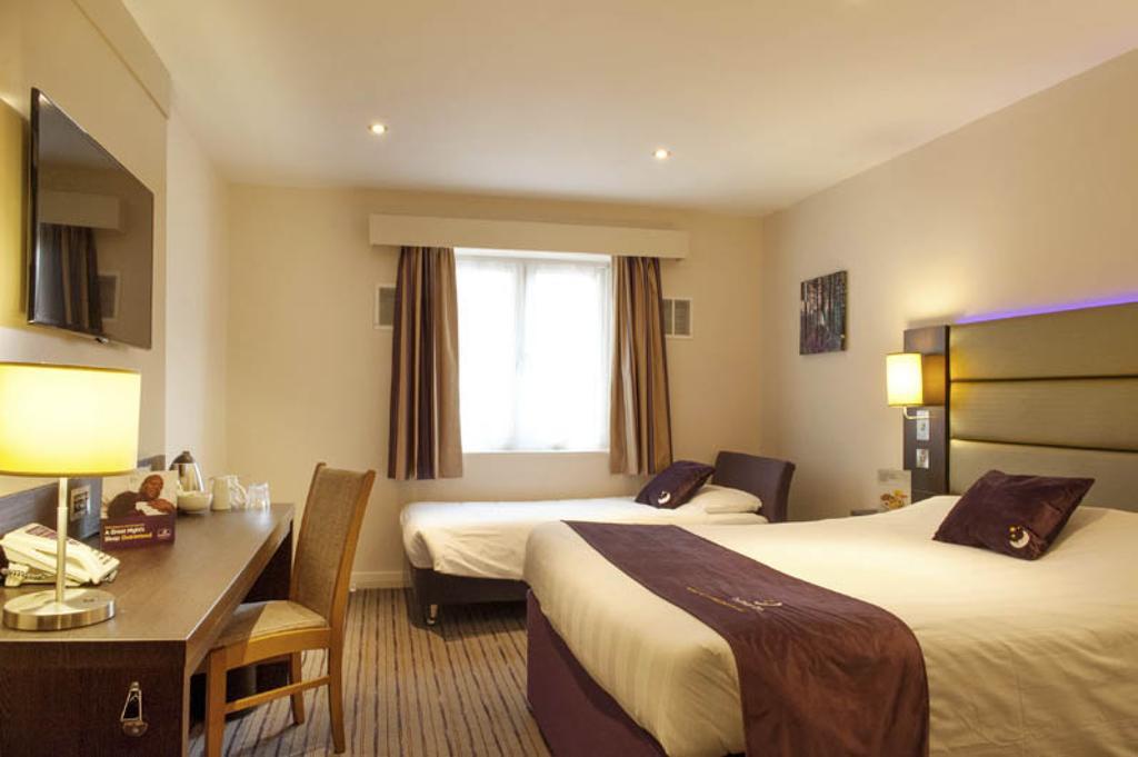 Premier Inn Northampton West - Harpole Room photo