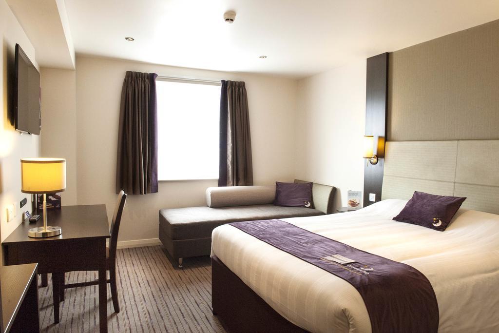Premier Inn Northampton West - Harpole Exterior photo