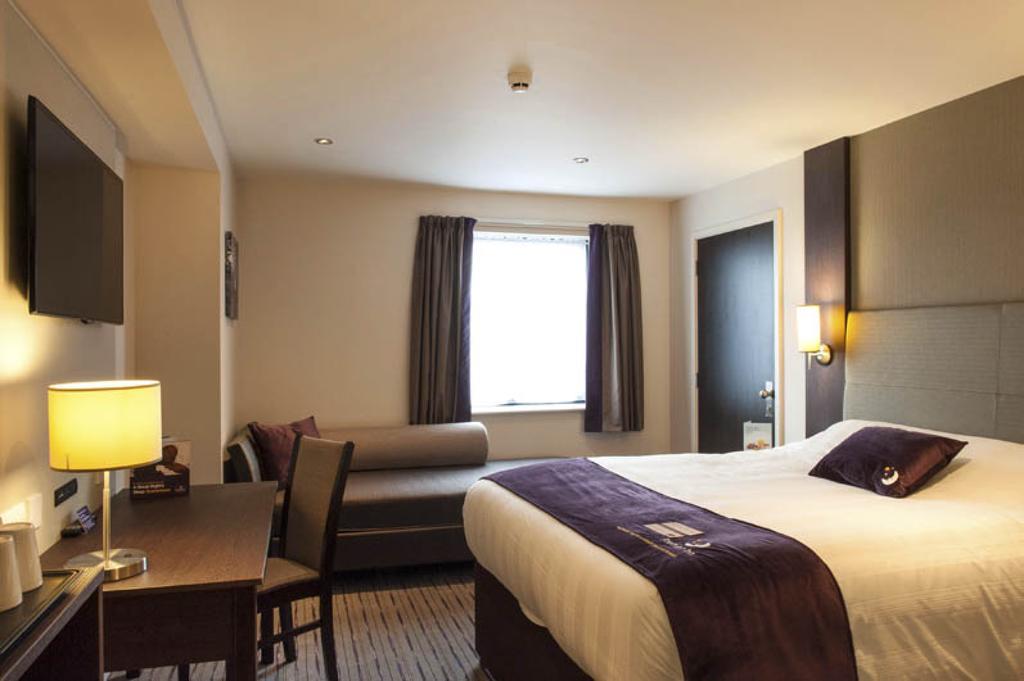 Premier Inn Northampton West - Harpole Room photo